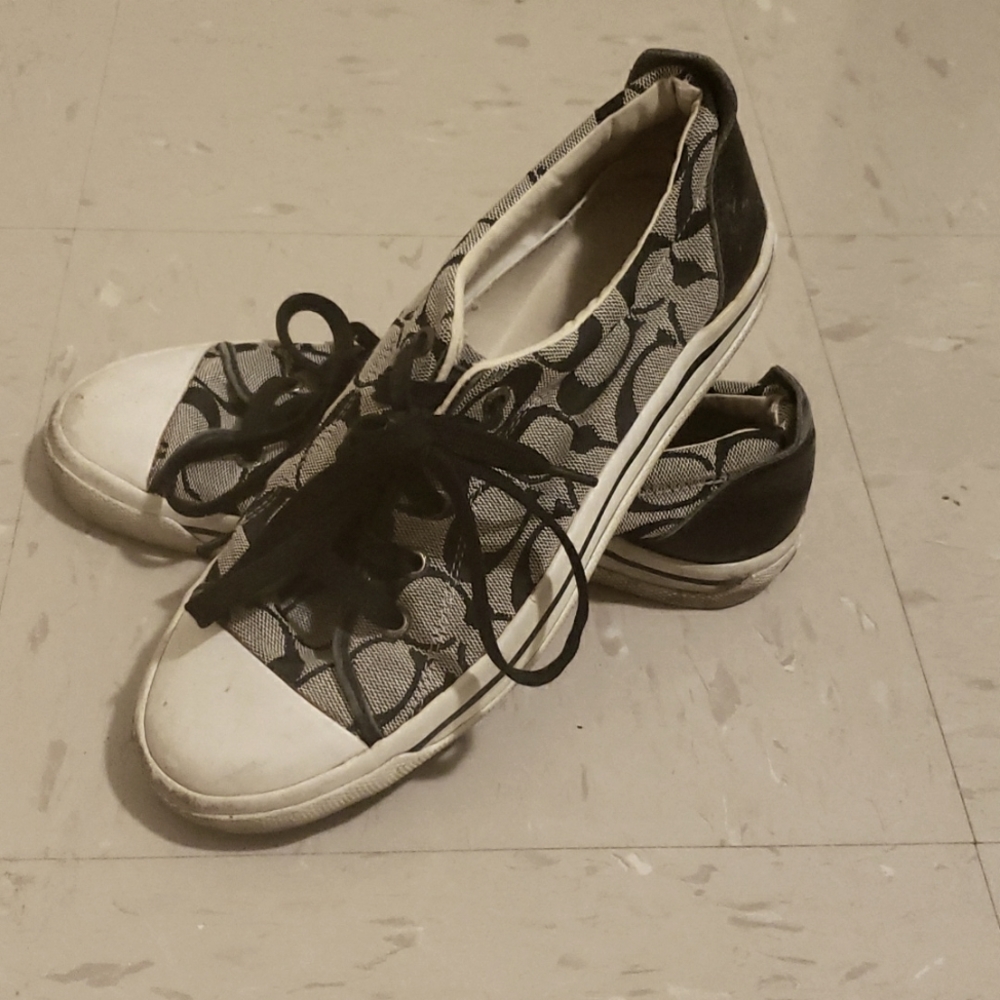 8.5 used coach women's shoes